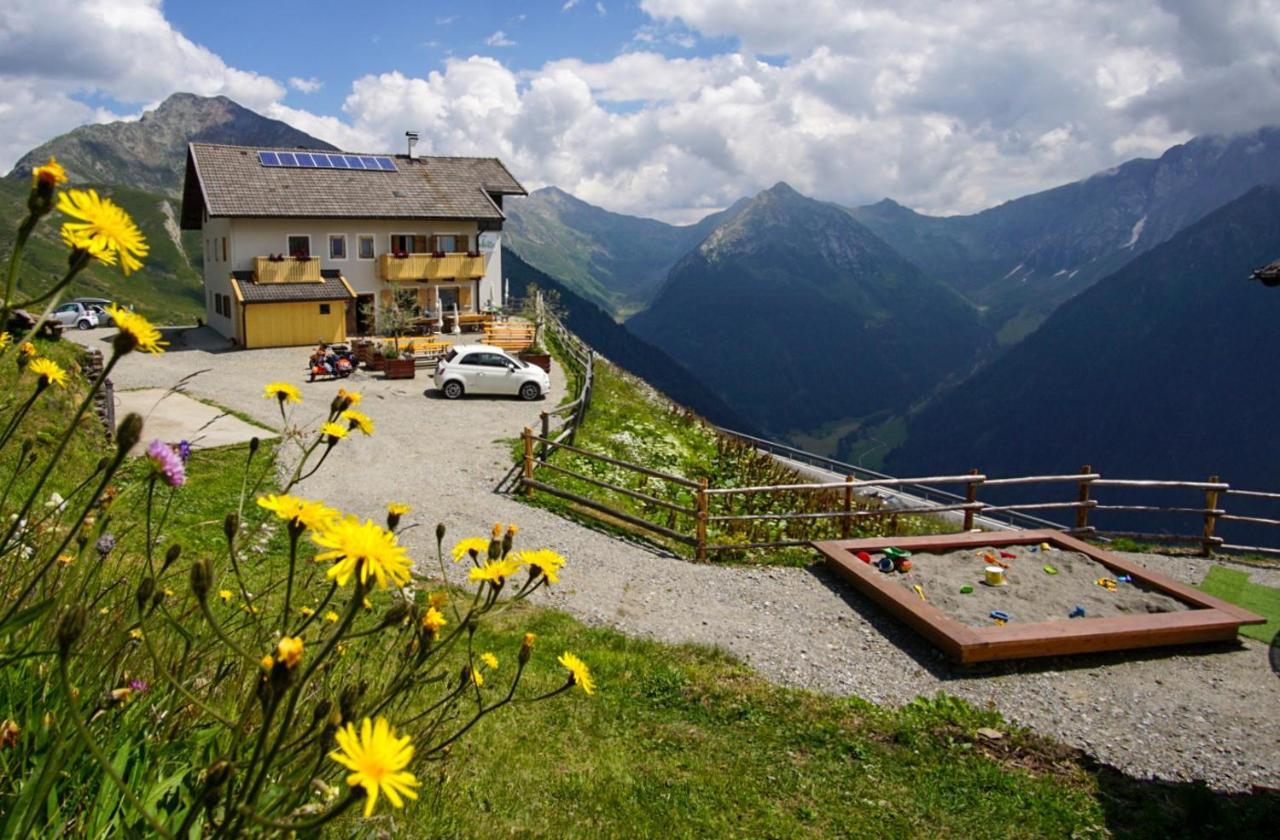 Enzianhuette Berggasthaus San Leonardo in Passiria Luaran gambar