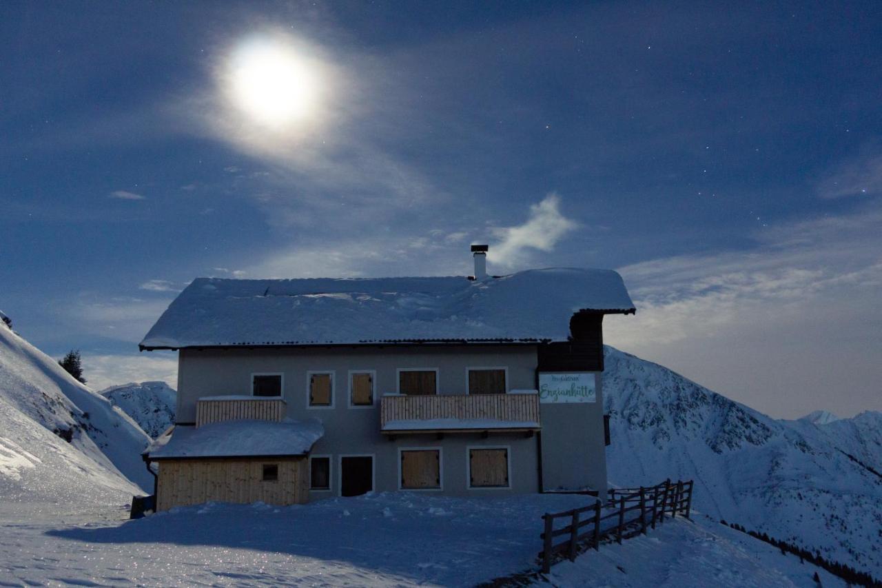 Enzianhuette Berggasthaus San Leonardo in Passiria Luaran gambar