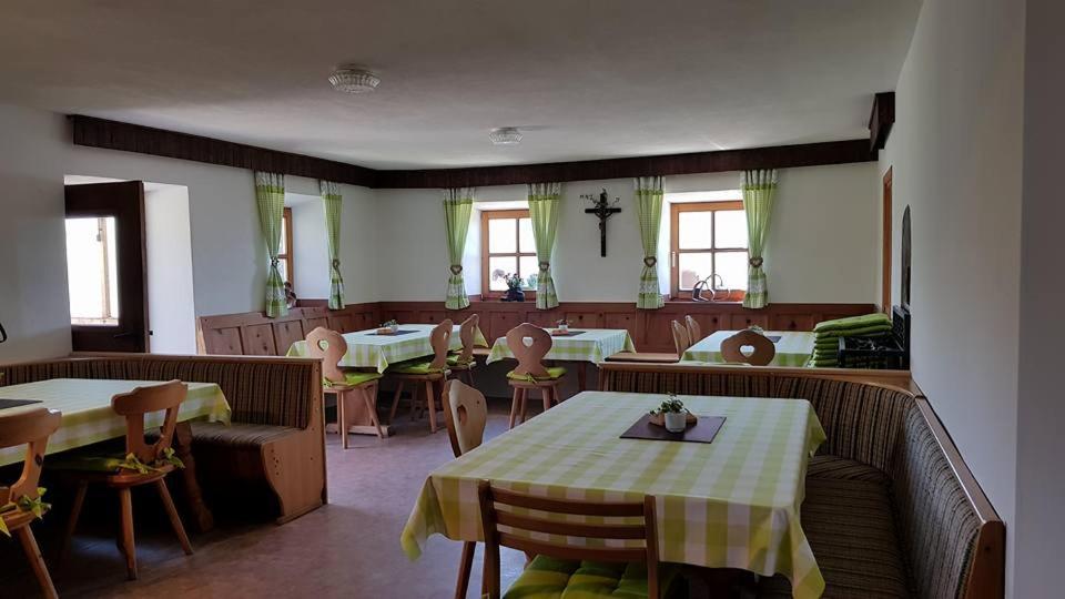 Enzianhuette Berggasthaus San Leonardo in Passiria Luaran gambar