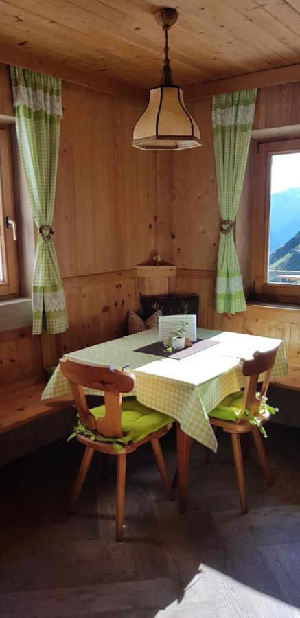 Enzianhuette Berggasthaus San Leonardo in Passiria Luaran gambar